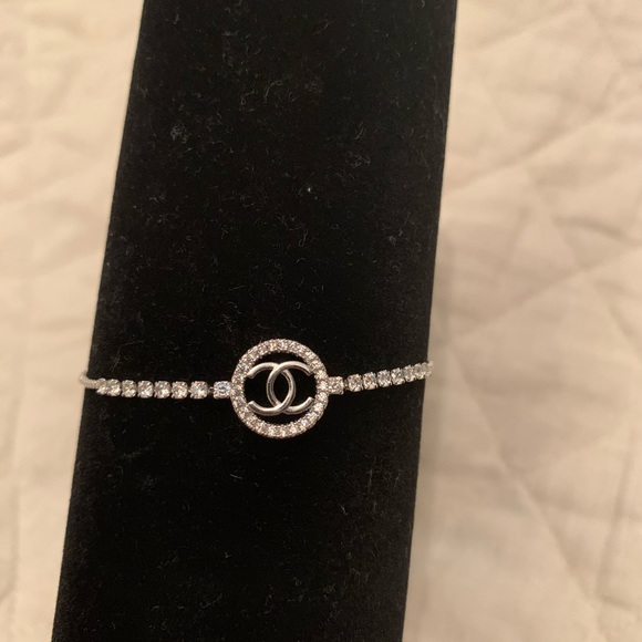 Adjustable silver fashion bracelet - Picture 2 of 3